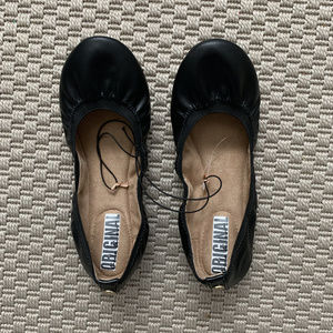 🔥FINAL SALE: NWOT Nicole Miller Emma black flats